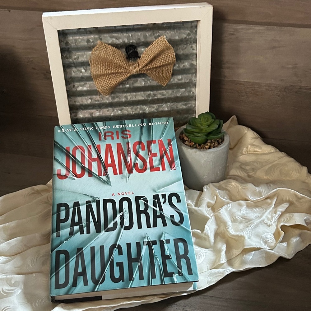 😉Bundle Days😉Iris Johansen A Novel Pandora’s Daughter New York Times Bestselling